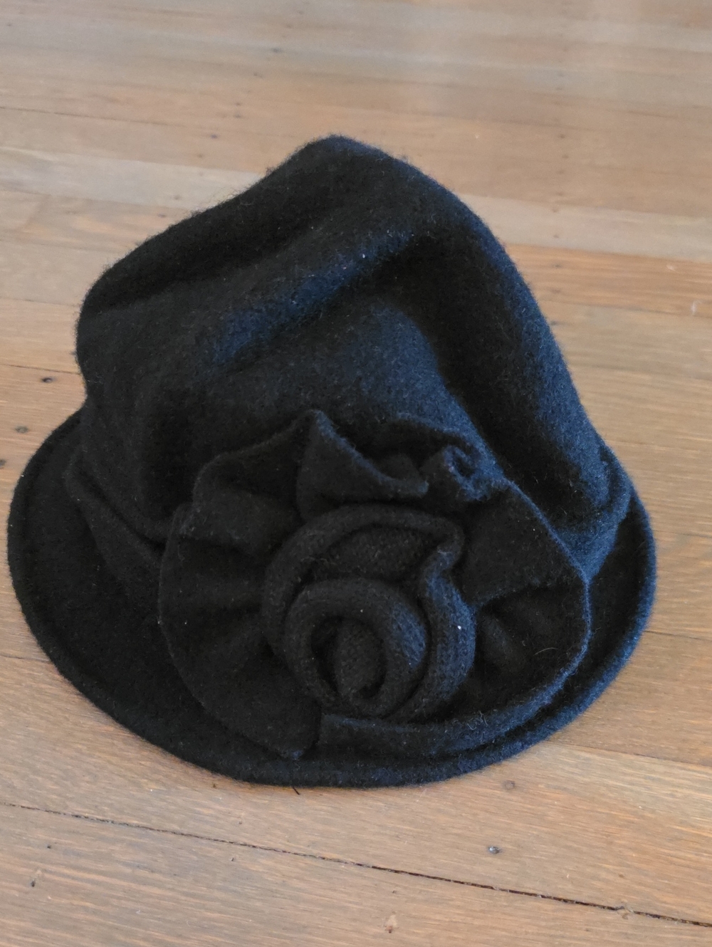 Serengeti Black 100% Wool Cloche with Rosette Hat
